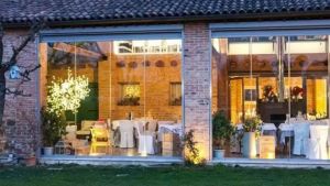 Infarto al ristorante: salvato da tre clienti