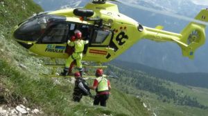 Due interventi di soccorso in montagna in Friuli: ciclista colto da malore e parapendista bloccato dopo un atterraggio d'emergenza