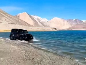 ₹2 Lakh Fine Imposed on Tourists for Illegal Off-Roading in Pangong lake