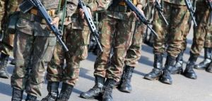 O militar acordou. Será?