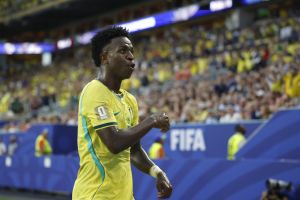 Uma partida de futebol é mais importante que o serviço público