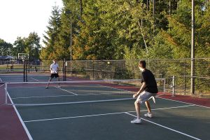 Pickleball: el deporte que gana popularidad entre jóvenes y adultos