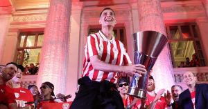 Ο λαϊκός ήρωας που δεν διαπραγματεύεται το όραμά του για τον Ολυμπιακό Ο λαϊκός ήρωας που δεν διαπραγματεύεται το όραμά του για τον Ολυμπιακό