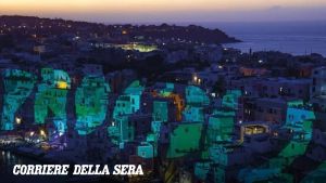 Procida, il vicino entra in casa di notte e tenta di violentarla: arrestato dai carabinieri