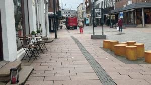Nå bruker vi penger på å flytte ledelinjene i gågata