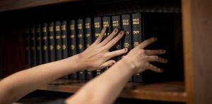 Texas approves mandatory Bible readings in public schools, reigniting a century‑long debate