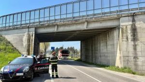 Schianto contro un camion: muore un uomo sulla Feltrina