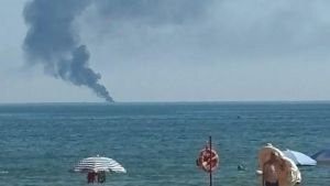 Lido di Venezia, a fuoco uno yacht di 15 metri: salve due persone