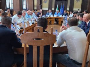 Областният управител събра депутати и кметове на важна среща за бъдещето на Бургас