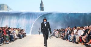 Paris sob 40 graus: a moda masculina troca o excesso pela leveza