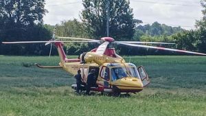 Cade dalle scale con il figlio di 11 mesi in braccio: il piccolo ricoverato al Meyer di Firenze
