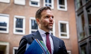 Tante Theodora vraagt zich af: What would J.C. do, Defensiedaddy?