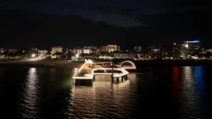 La Terrazza a mare si svela: ecco la nuova illuminazione serale del simbolo di Lignano