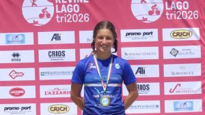 Giulia vince nel triathlon, quattro giorni dopo fa 100 alla maturità