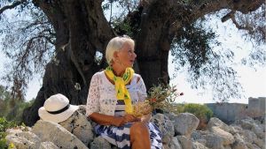La gran lezione di Helen Mirren ai complottisti vip della Xylella