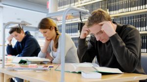 Det koster å studere. Det kan gjøres både dyrt og litt billigere