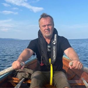 Kvifor har vi så lett for å tru at lukka alltid ligg nokre hundre kilometer unna?