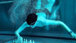 Diego Vergara, el ajedrecista asturiano que también hace jaque mate bajo el agua: 