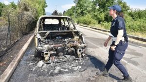 Vittorio Veneto, auto prende fuoco: bruciati due ettari