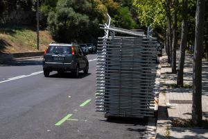 Las calles de Barcelona calientan motores para el Tour de Francia: tendrán casi 40.000 vallas de protección