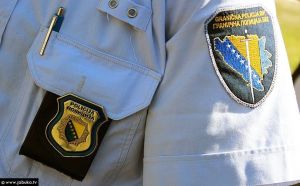 Komandiru GP BiH službenim kombijem prevozili namještaj u Dalmaciju, priveden vozač