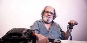 Félix Luis Viera: ¿dónde alcanza su mayor excelencia, en la poesía o en la narrativa?