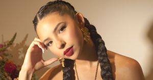 ¡Adiós cabello negro! Ángela Aguilar deslumbra con arriesgada transformación pero la atacan por esto