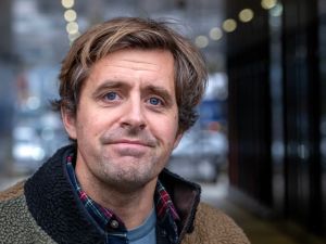 La Pride-flaggene få henge i fred