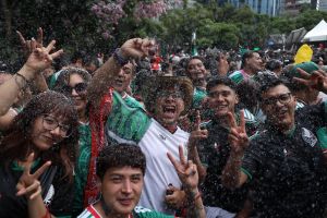 Pasión desborda: aficionados protagonizan portazo en el Fan Fest del Zócalo de la CDMX