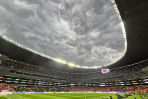 ¿Se suspende el juego? Calentamiento de México y Ecuador se retrasa por tormenta