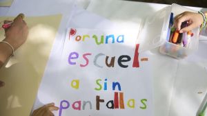 ¿Pantallas o papel y boli?