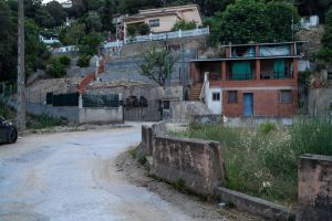 Casi 2.000 nuevas licencias de obra agravan el problema de las urbanizaciones sin servicios barcelonesas