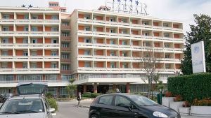 Hotel Caesar e Montecarlo a Montegrotto, per l’abbattimento si utilizzerà l’esplosivo