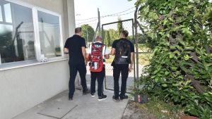 Morto dopo il turno, i lavoratori: «L’azienda ha comprato i condizionatori ma lì dentro fa caldo»