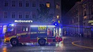 Blaulicht am Konstanzer Bahnhofplatz: Feuerwehr rückt zu einem Hotel aus