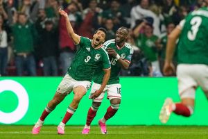 Comentaristas ecuatorianos son agredidos en el Estadio Ciudad de México tras la victoria de México