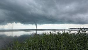 Tornado bildet sich auf dem Bodensee