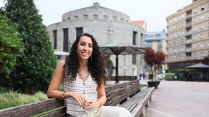 La ovetense Sofía Recuero, de sacar la mejor nota en la PAU 2018 a ser premio fin de grado de Medicina y ahora oftalmóloga en el HUCA: 