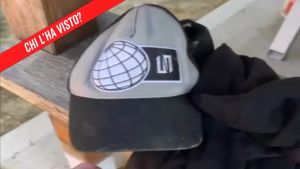 Sfregiata con l’acido, trovati in un cantiere t-shirt e cappellino