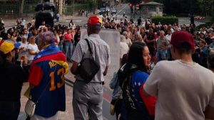 La Escandalera llora, canta y reza desde Oviedo por las víctimas del terremoto de Venezuela
