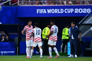 Imparables: Estados Unidos vence a Bosnia con uno menos y avanza a octavos del Mundial