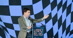 La oposición eleva el tono por la última “chapuza de Almeida” con la Fórmula 1: “Va tocando alguna dimisión”