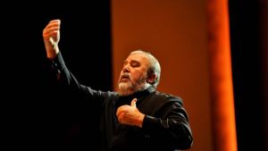 Bir maestrodan daha fazlası: Robert Mlkeyan
