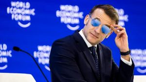 Macron indossa di nuovo gli occhiali iVision Tech