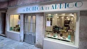 Commesse aggredite alla Botega Cipriani, il patron Arrigo: «Sindaco e assessora in silenzio»