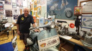 Il museo Vespa riparte a tutto gas. Chiuso 3 anni per l’alluvione, ora finalmente ha riaperto