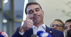 Pesquisa mostra o ritmo de desidratação eleitoral de Flávio Bolsonaro