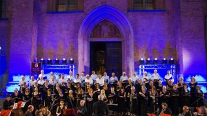 Coro Verdi, tante risate e il violinista Mhanna al Festival del Carmine Pavia