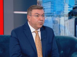 ГЕРБ си изми ръцете с Десислава Атанасова! Отрекоха се от нея след скандалния полет с Пеевски: Било „частен живот“!