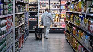 Las compras 'on line' de alimentos se duplican desde 2020, pero el 92% de los españoles aún prefieren ir en persona al súper